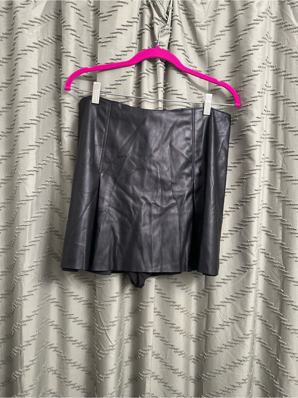 Abercrombie and fitch leather mini skirt size L 
Vegan leather 
Has shorts liner